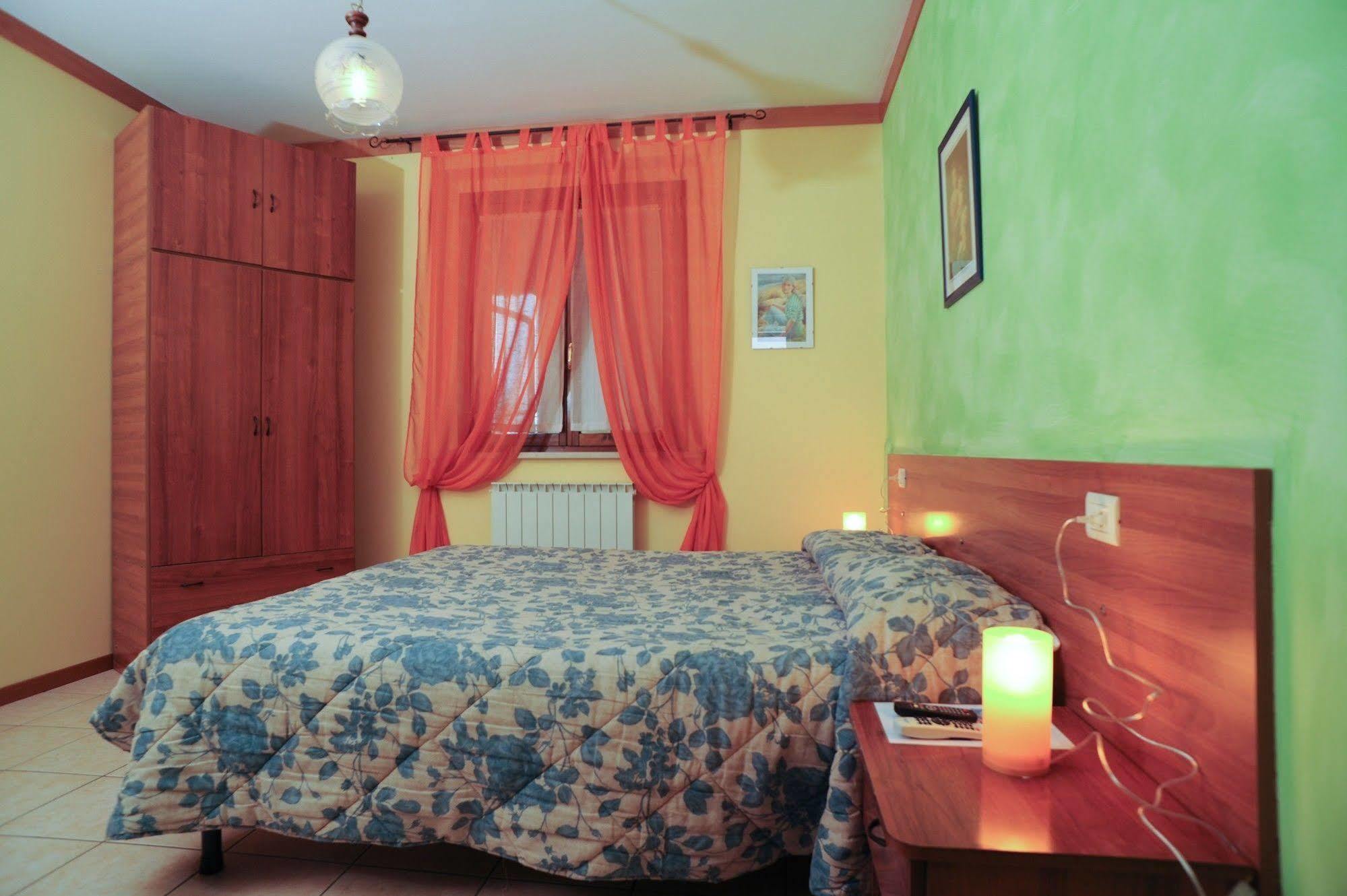 Agriturismo La Mora Ассизи Экстерьер фото